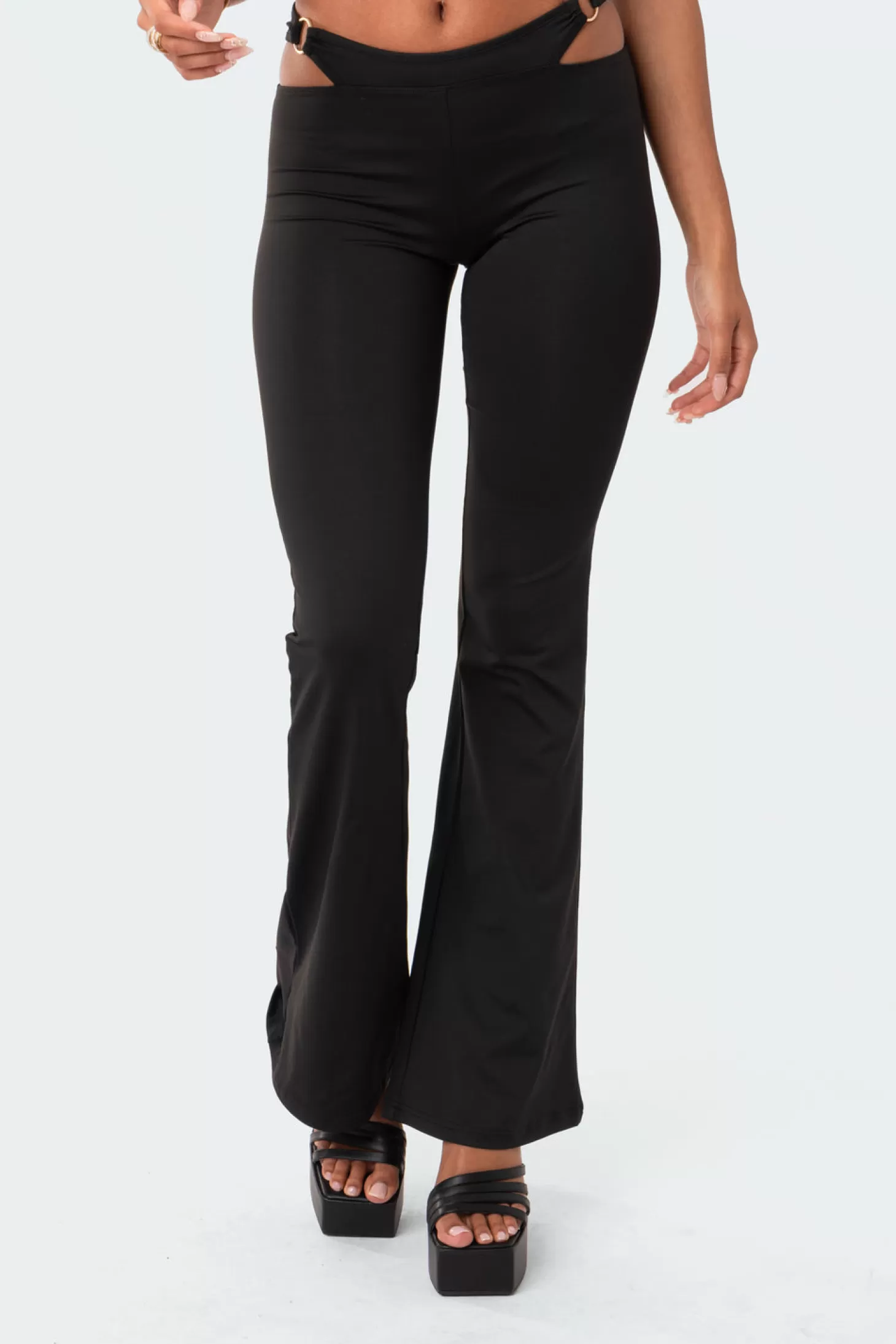 edikted Ashanti Low-Rise Cut-Out Flared Pants* Pants | Pants