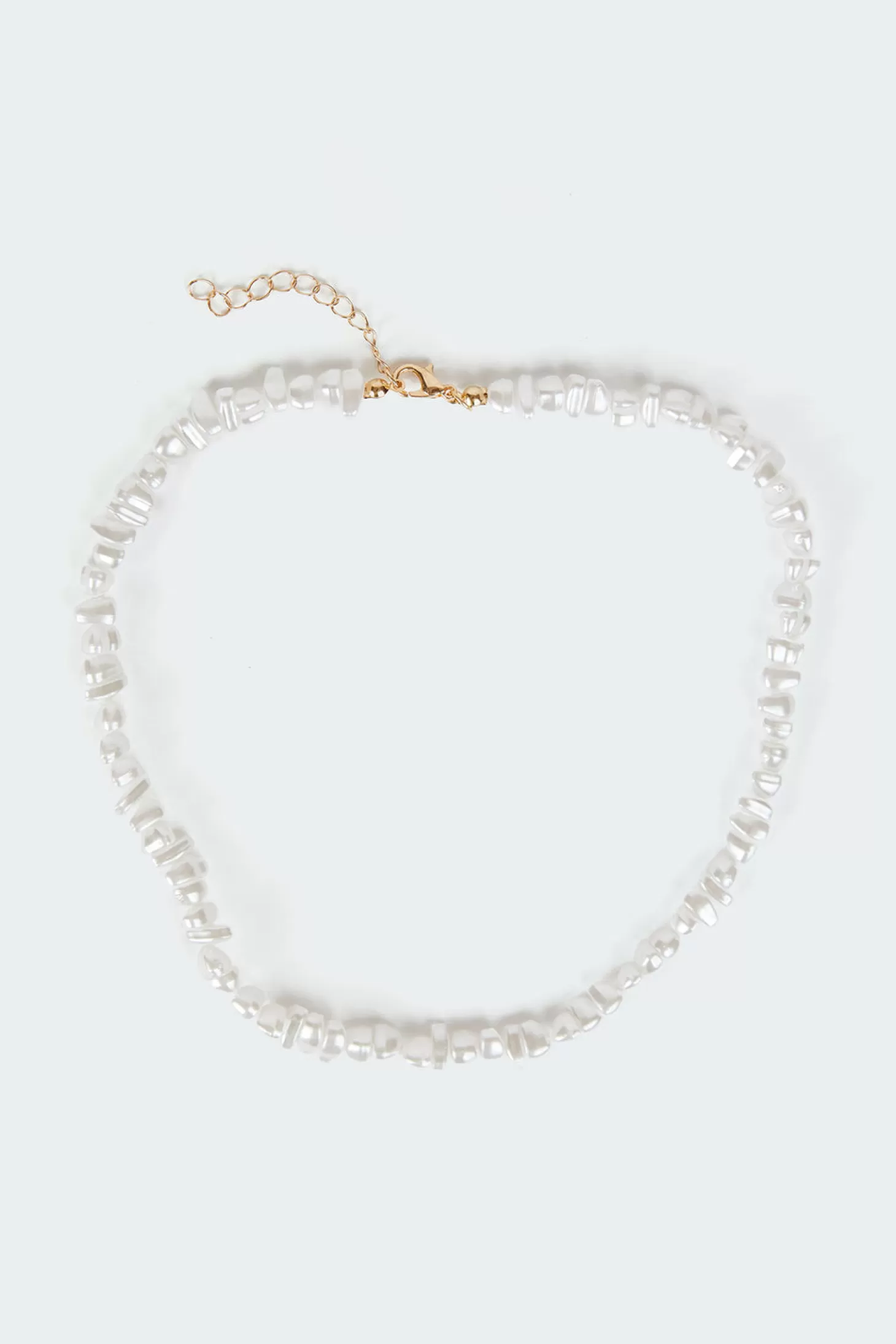 edikted Asymmetric Pearl Necklace* Necklaces