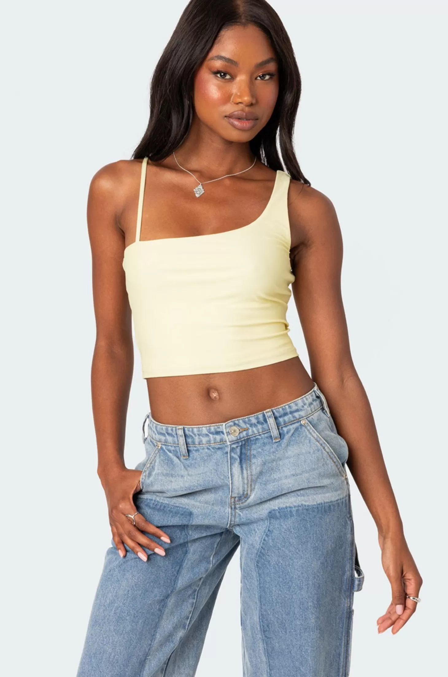 edikted Reece Asymmetric Strap Crop Top* Crop Tops