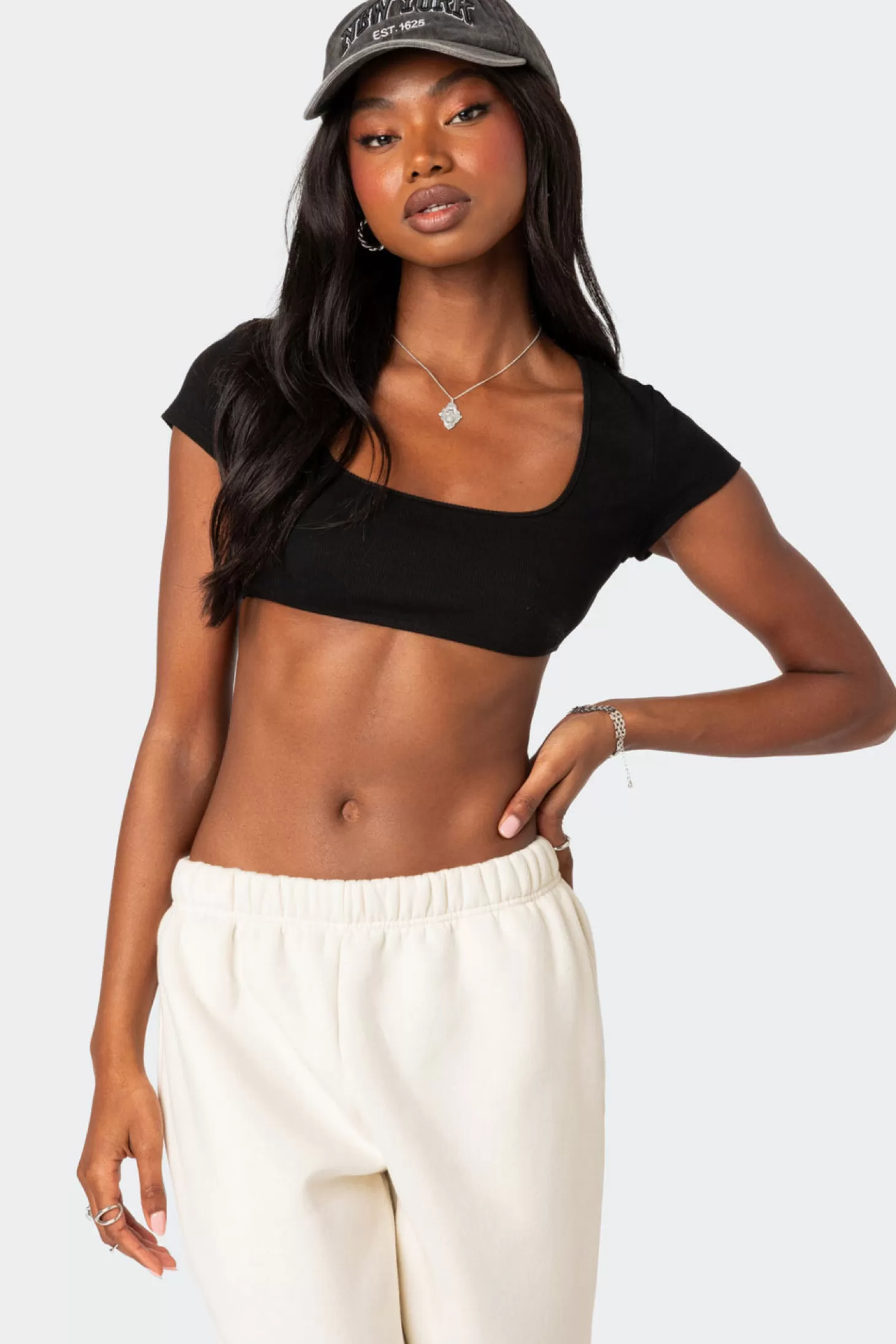 edikted Square Neck Ribbed Crop Top* Crop Tops